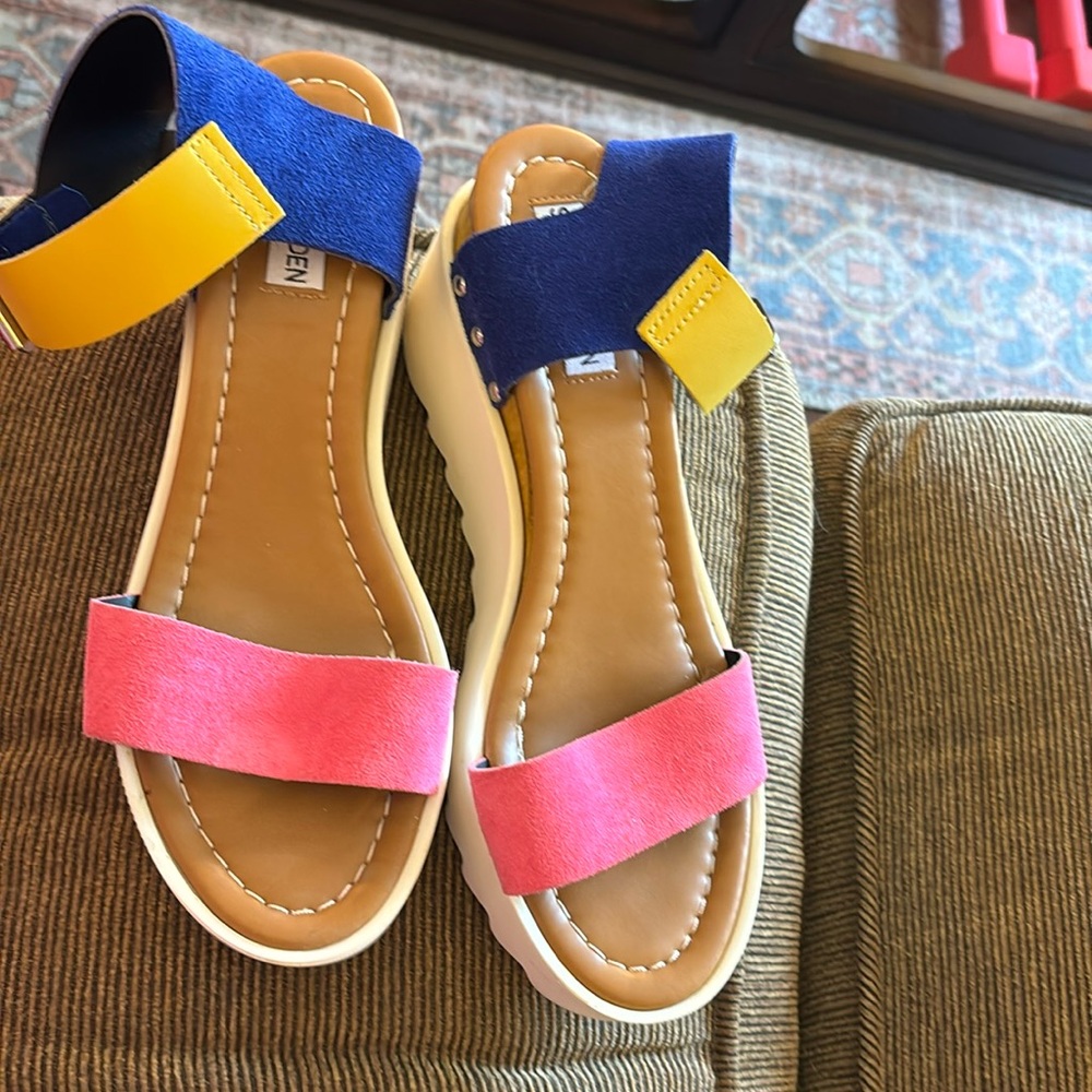 Steve Madden platform multicolor sandal size 8.5. Wore one time.